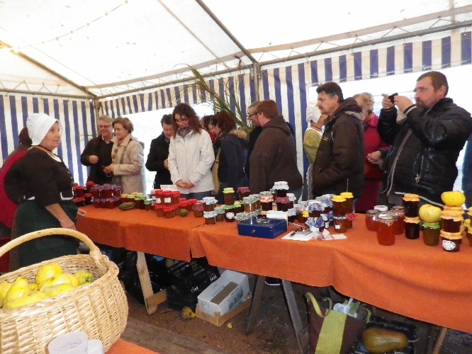 Stand de vente des confitures de mnage